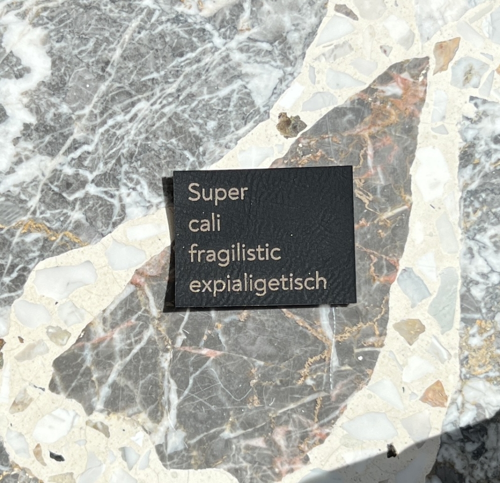 Kunstlederlabel Schwarz - Gold Supercalifragilistic